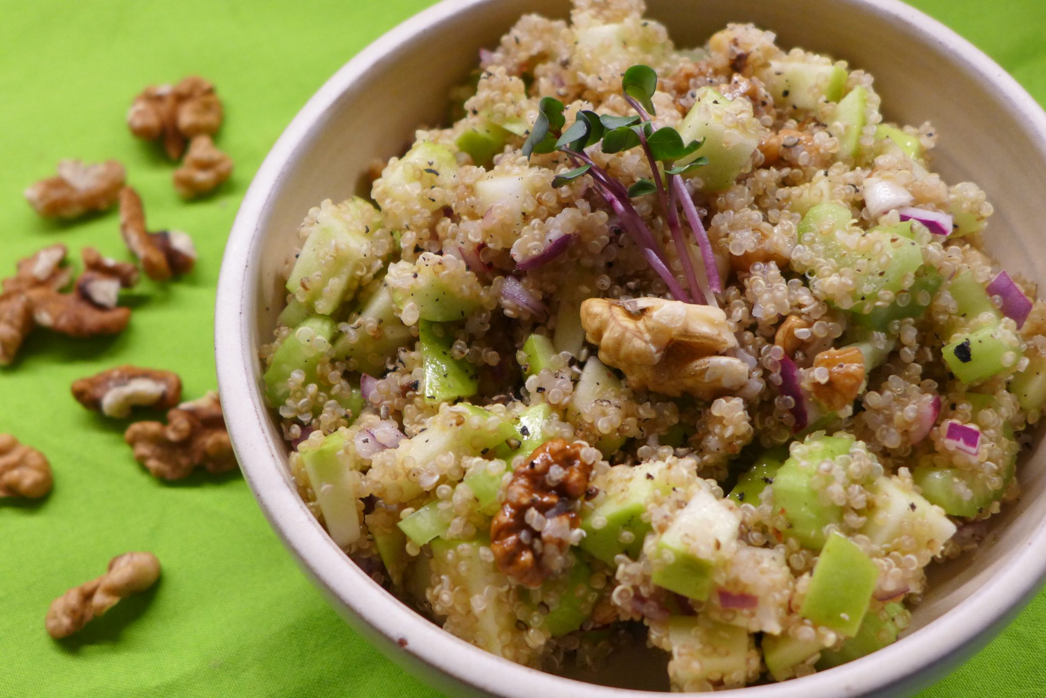 quinoový salát s jablky